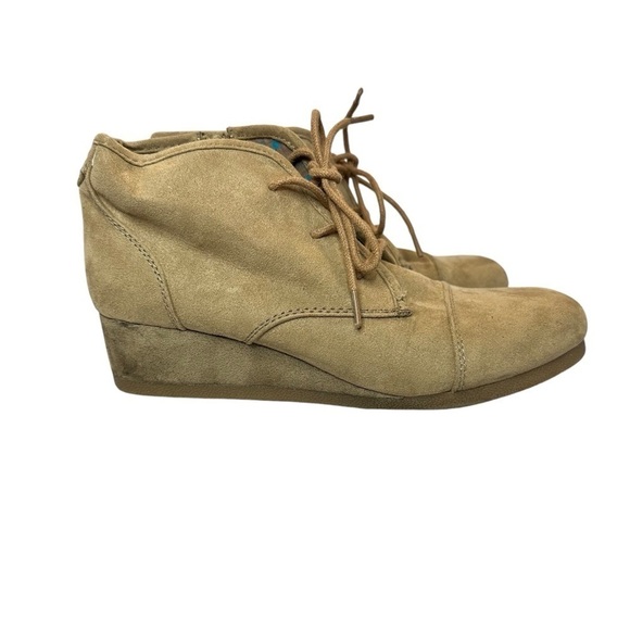 Cat & Jack Girls Faux Suede Beige Lace Up Side Zip Wedge Ankle Boots Size 4 - Picture 2 of 10